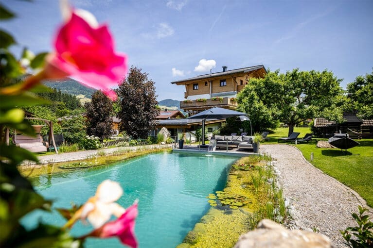 Schwimmteich - Landhaus Rustika in Wagrain