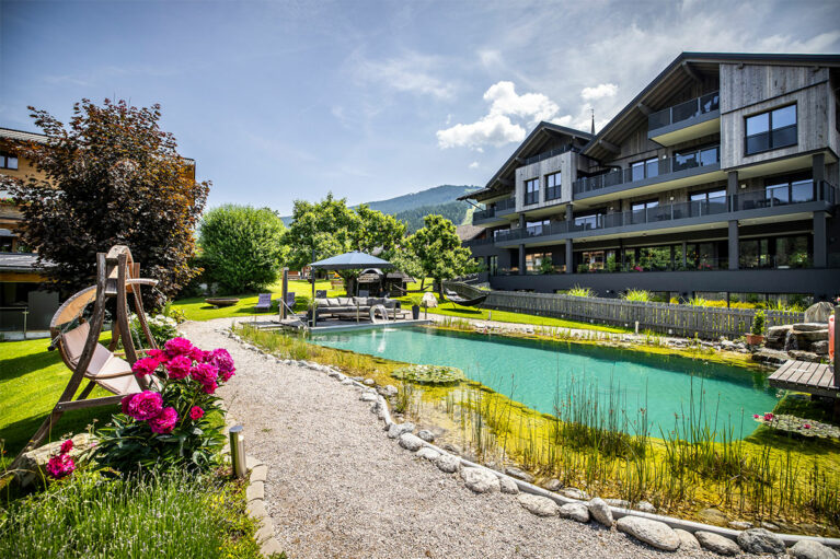 Schwimmteich - Landhaus Rustika in Wagrain